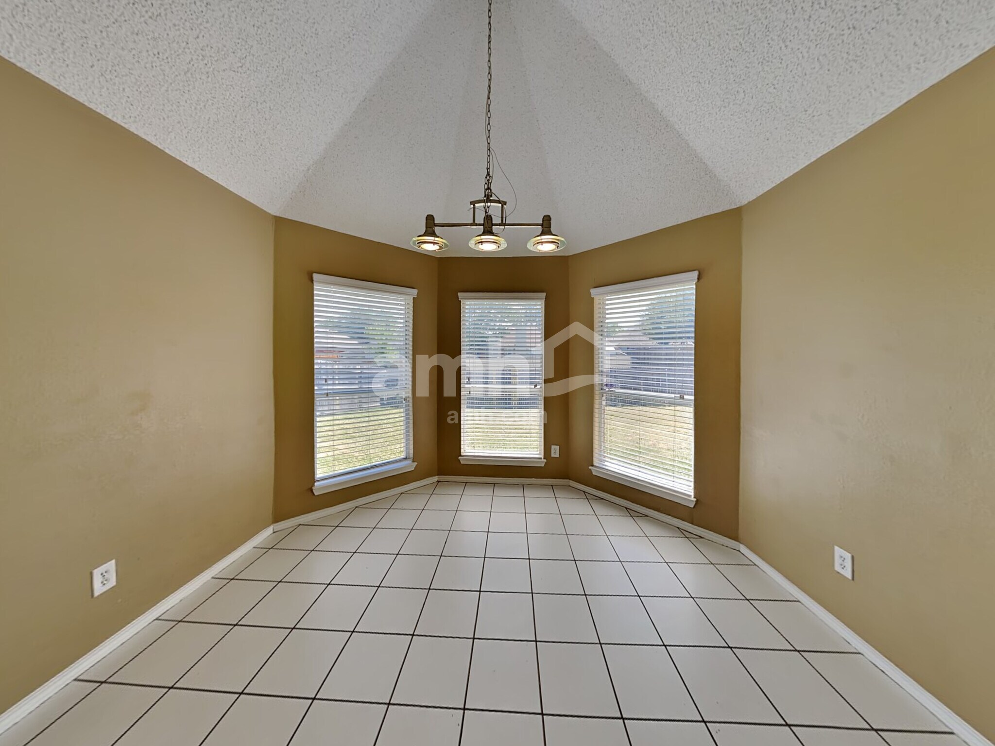 Building Photo - 6501 Gardenia Dr