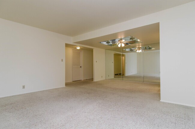 Building Photo - 617 Taylor Ln