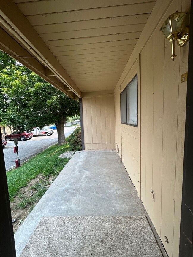 Building Photo - 2119 Marigold St