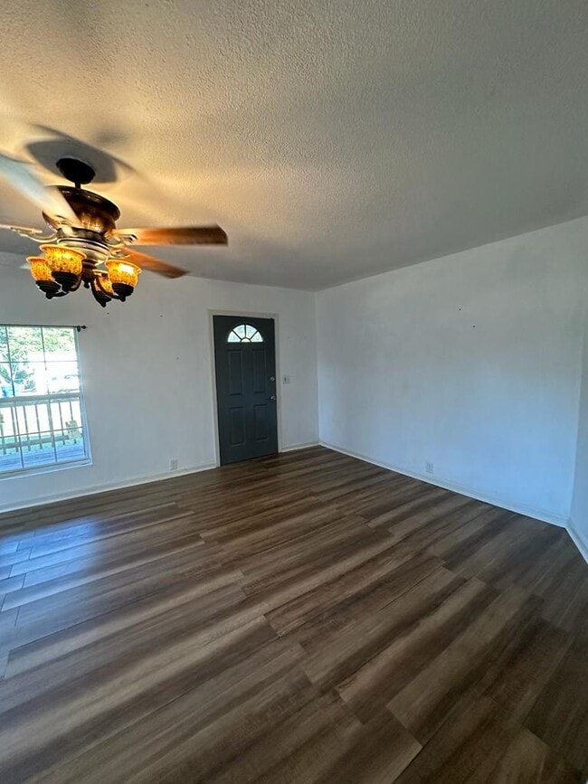 Building Photo - 16590 Gaskin St