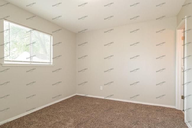 Building Photo - 680 Lexington Park