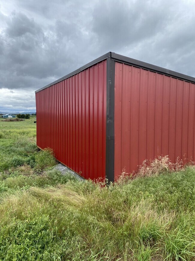 Building Photo - Country Home with Fenced Yard in Hayden!