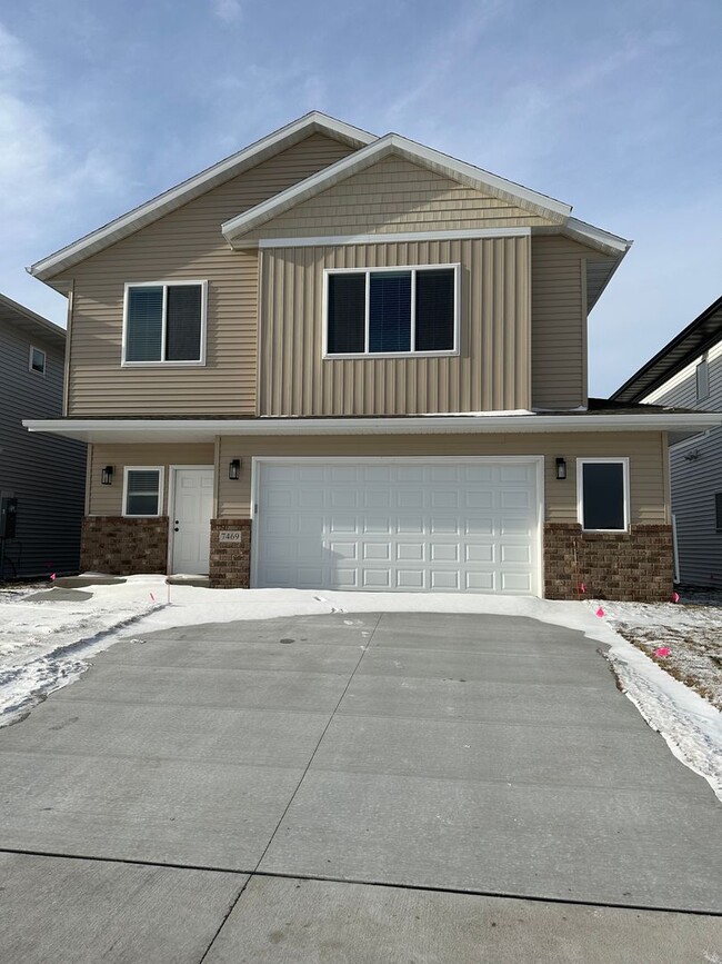 Building Photo - 4-bedroom, 3-bathroom South Fargo Single-Family Home w/ 2 Stall Garage