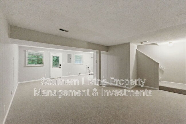 Building Photo - 7016 Wannamaker Ln