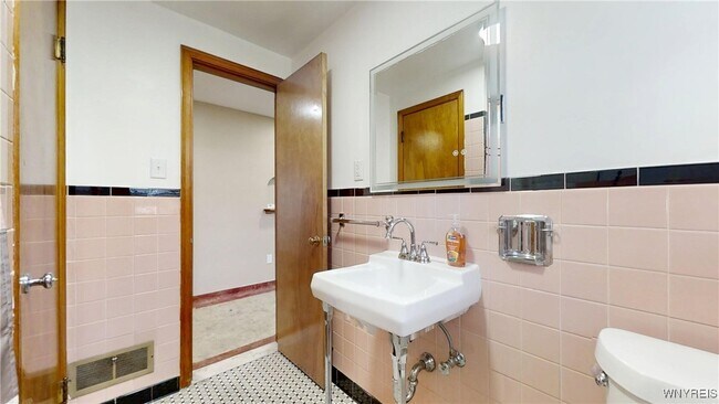 Building Photo - 532 16th St