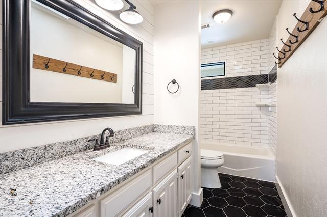 Building Photo - 1824 Huron Trail