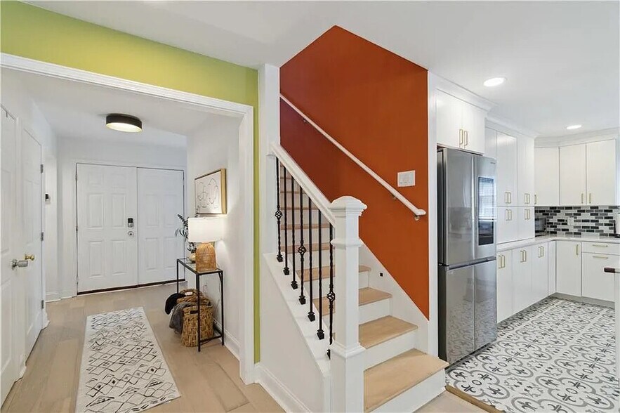 Building Photo - Room in House on Glenwhite Dr