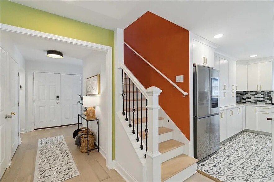 Building Photo - Room in Single Family Home on Glenwhite Dr