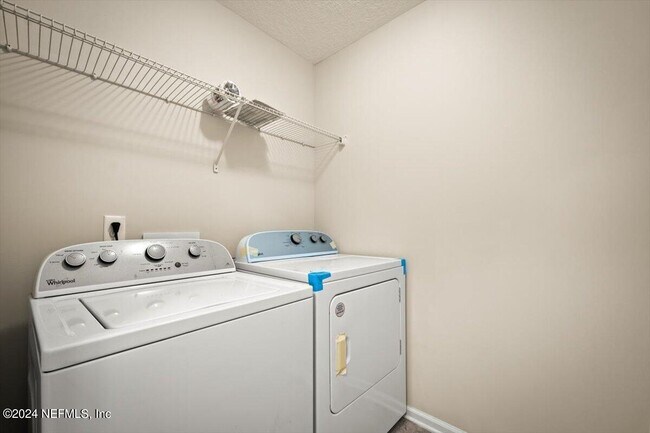 Building Photo - 215 Richmond Dr