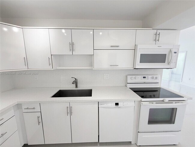 Building Photo - 2333 Brickell Ave