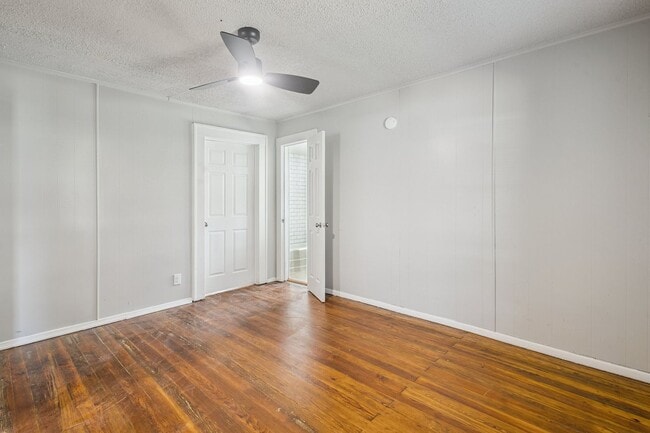 Building Photo - Bright, Spacious & Move-In Ready! Your Tul...
