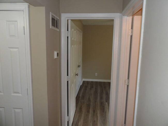 Building Photo - 35 Ashwood Ct