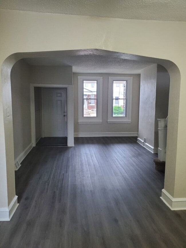 Building Photo - Charming 3-Bedroom Home