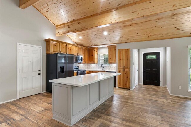 Building Photo - 21 Riverbank Dr