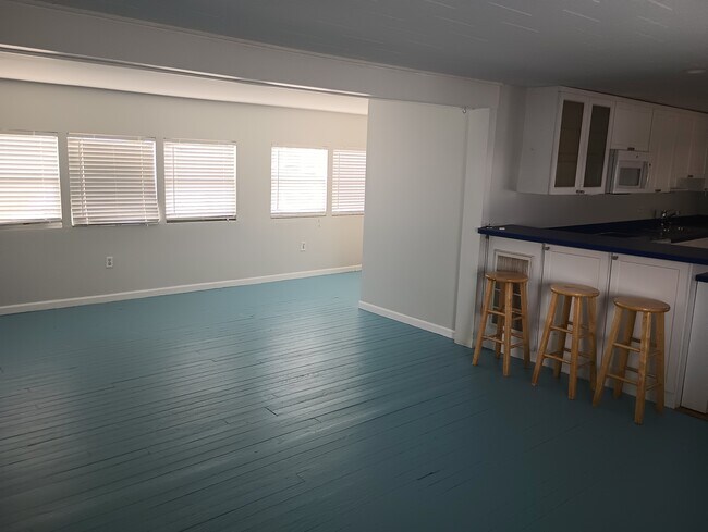 Building Photo - 216 Humpty Dumpty Dr