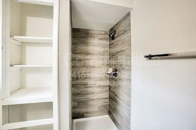 Building Photo - 7911 Battleoak Dr
