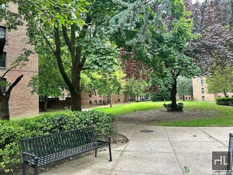 Building Photo - 72 ROAD