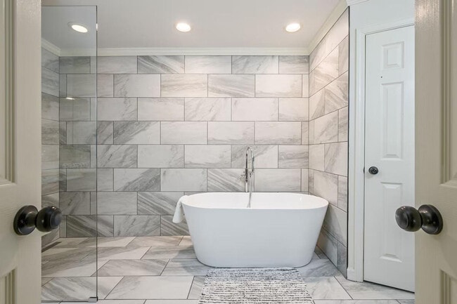 Building Photo - 2431 Weatherford Ct