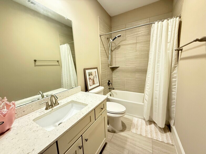 Building Photo - 8809 Ashbloom Ln