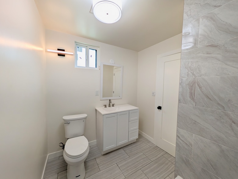 Building Photo - 18700 Collins St