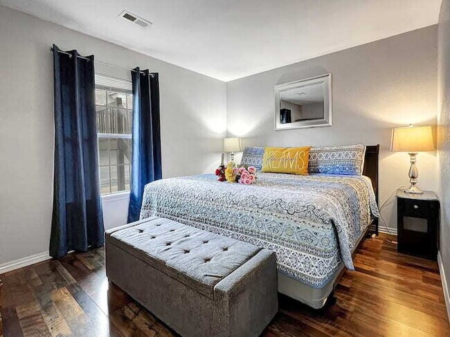 Building Photo - FULLY FURNISHED 2BR Condo