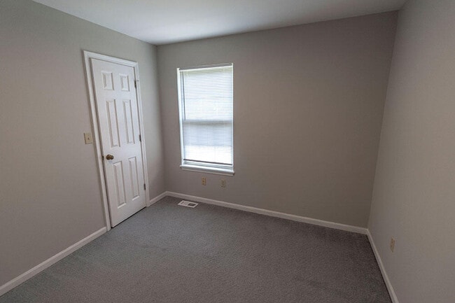 Building Photo - 214 Nikki Way