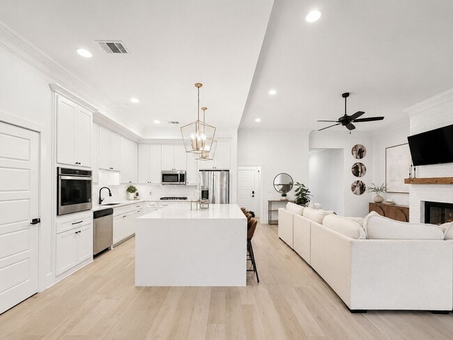 Building Photo - Custom Home Off Tiger Bend|Great Location