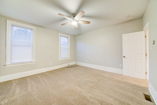 Building Photo - Beautiful 3 bedroom home in Mt. Washington available September 1!
