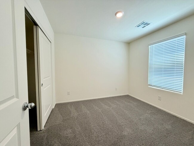 Building Photo - BRAND NEW 3 BED 2.5 BATH 2 CAR GARAGE TOWN...