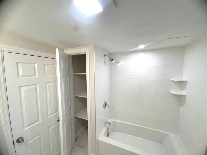 Building Photo - 39 Cottage St