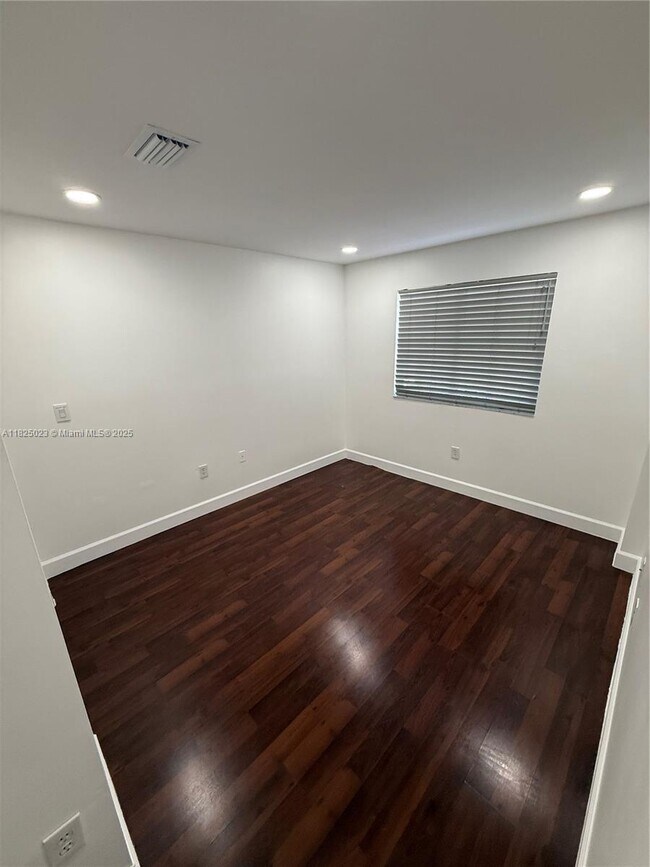 Building Photo - 8660 SW 161st Ave