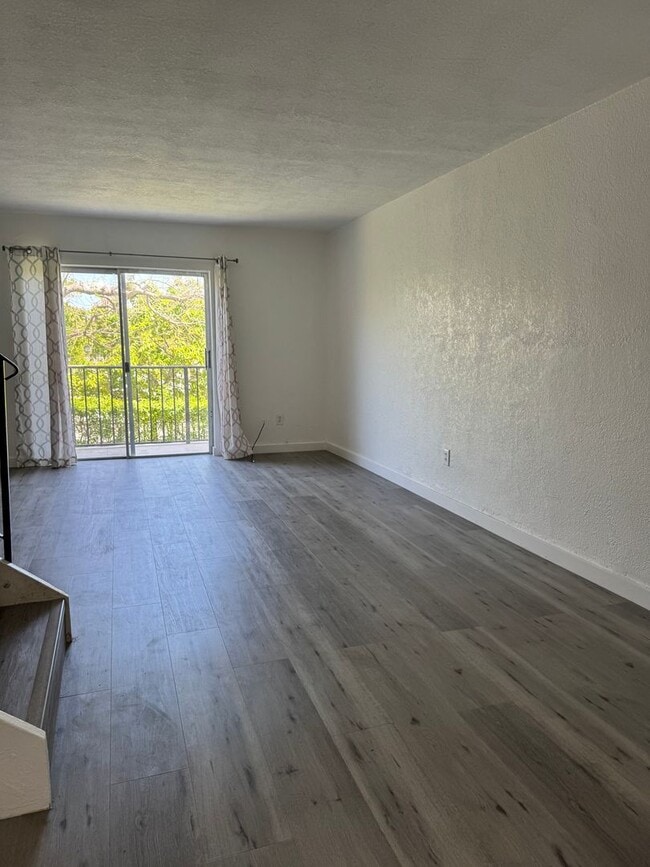 Building Photo - 8650 SW 67th Ave