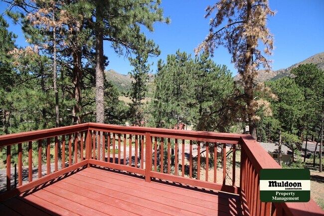 Building Photo - Beautiful Home located in Chipita Park, Ca...
