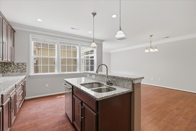 Building Photo - Expansive 4BR / 4.5BA Townhome in Lansdowne Town Center – Over 3,400 Sq Ft!