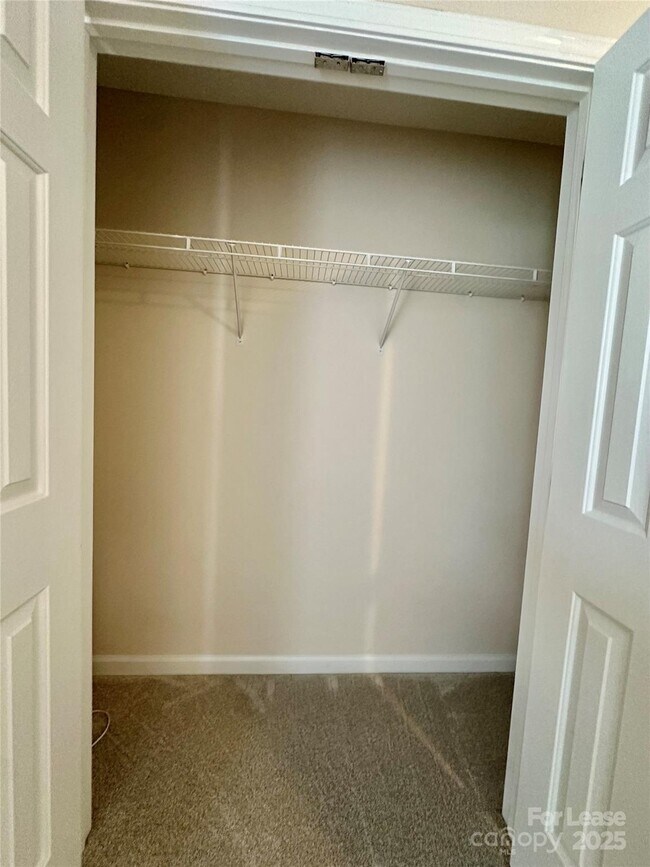 Building Photo - 126 Lake Davidson Cir