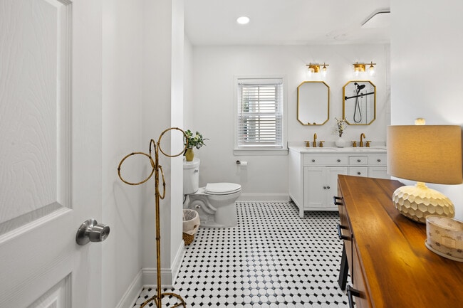 Building Photo - 2207 Lombard St