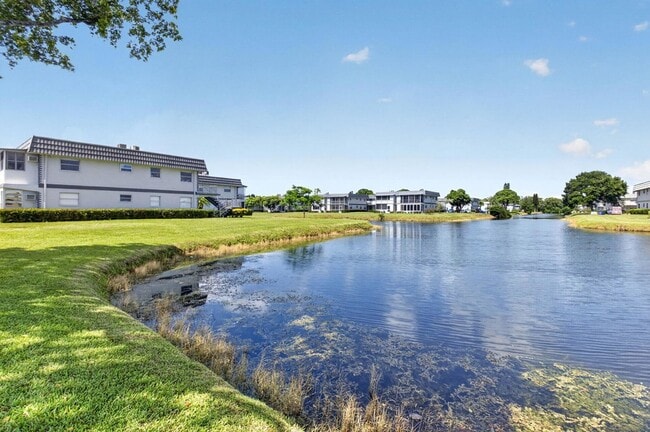 Building Photo - 65 Saxony Cir