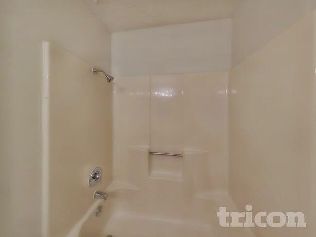 Building Photo - 820 Oak Grove Ln