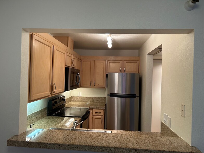 Kitchen - 1500 SW Park Ave