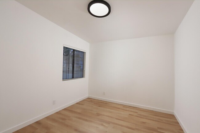 Building Photo - 2236 Glendale Blvd