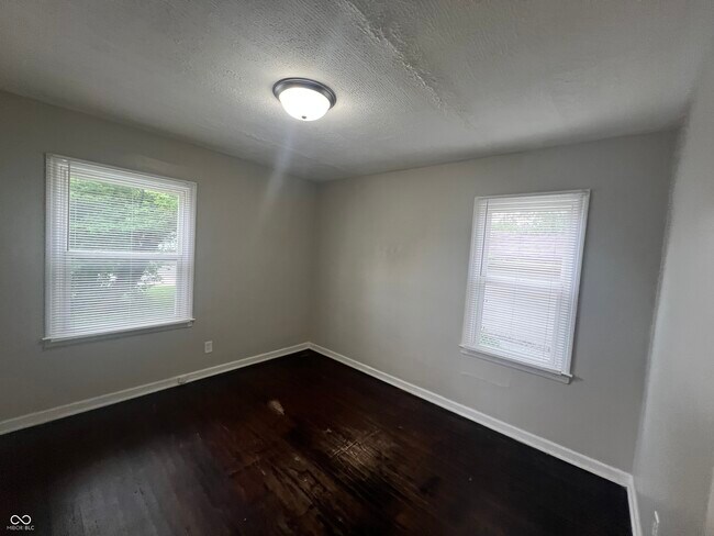 Building Photo - 5322 E 19th Pl