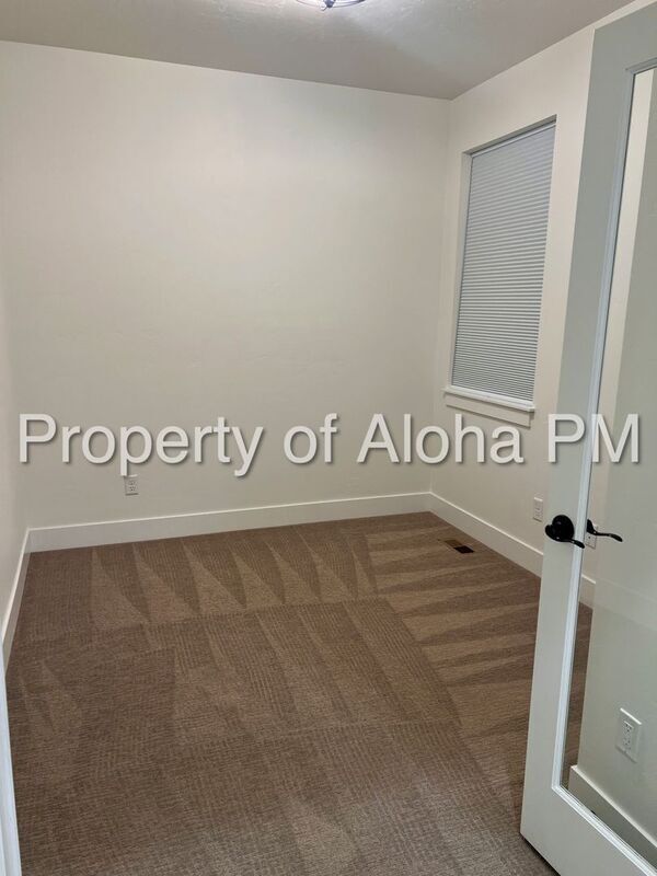 Building Photo - 496 N Emma Ave