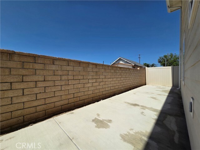 Building Photo - 652 W Grand Ave