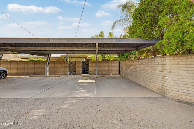 Building Photo - 3736 E Montecito Ave