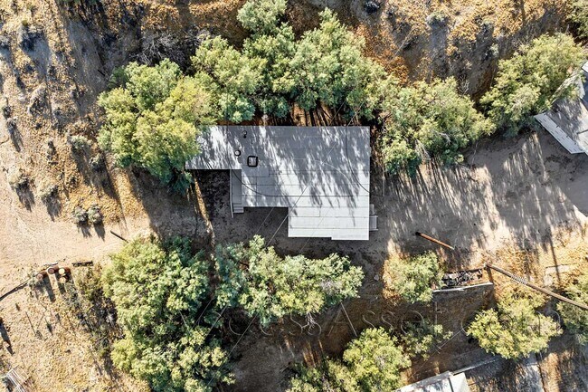 Building Photo - Affordable 2 Bedroom with Yard Space & Functional Layout