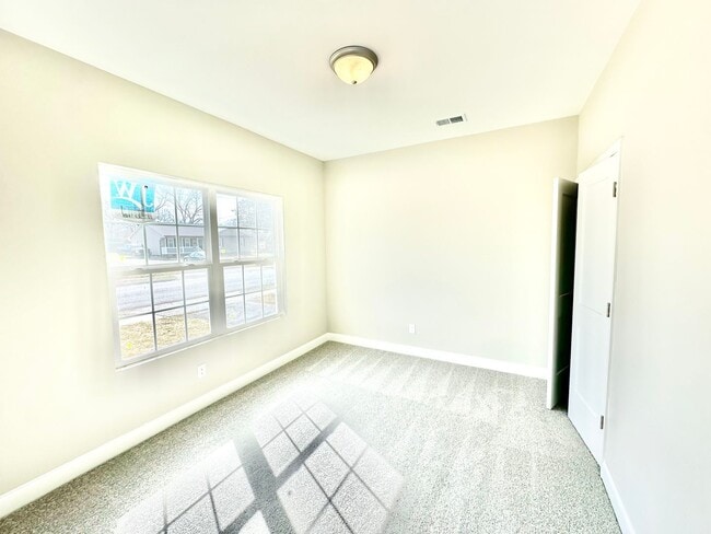 Building Photo - 416 S Confederate Ave