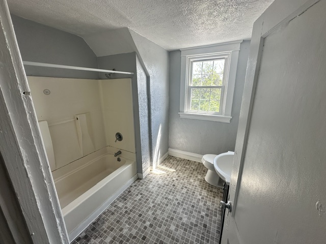 Bath - 202 Mueller Ave