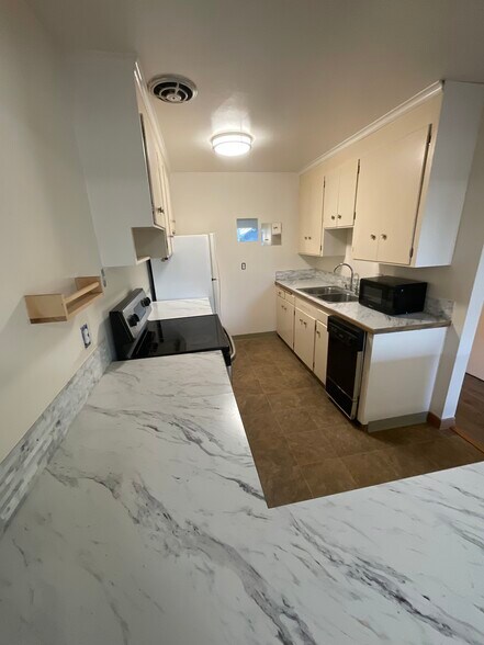 Building Photo - 935 N 85th St