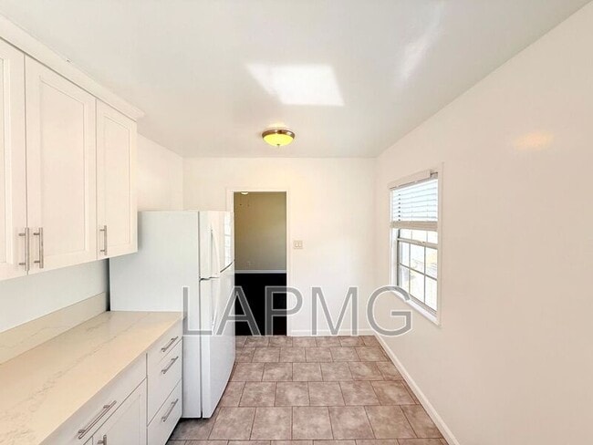 Building Photo - 4080-4084 Leimert Blvd