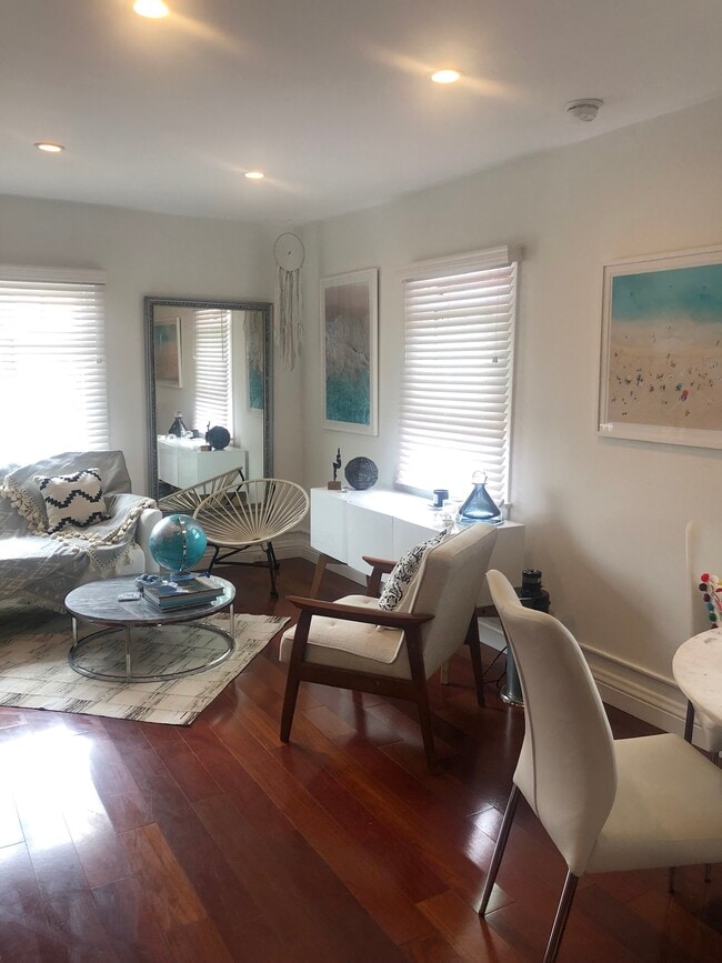 Building Photo - 307 6th Ave